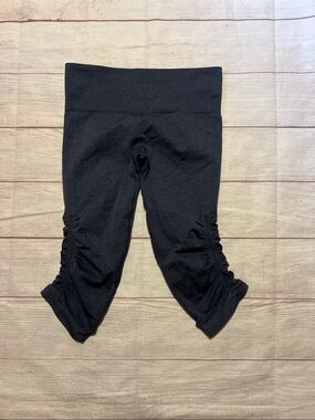 Lululemon in the flow crop Ruched Leggings size 4